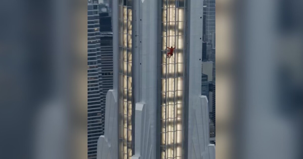 VIDEO: Jared Leto vylezl na Empire State Building, aby oznámil velkou novinu. Týká se i Česka