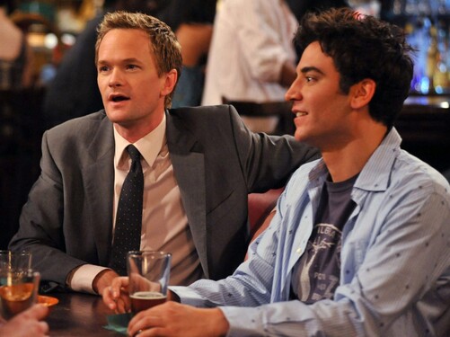 Kde se Ted poprvé potkal s Barneym?