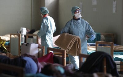 V Česku je 631 potvrzených případů nákazy koronavirem. Nakazil se i jeden pražský záchranář.