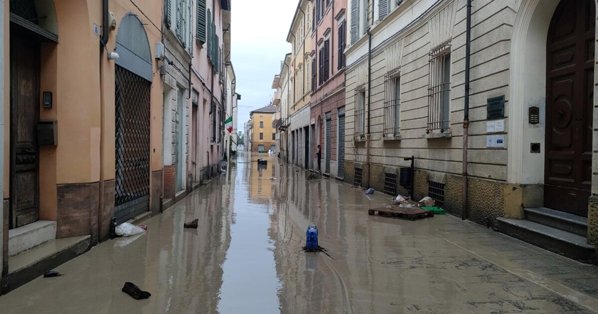 Obrazem: Sever Itálie sužují zničující záplavy, tisíce lidí musely opustit své domovy