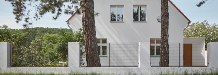 Rekonštrukcia prvorepublikovej víkendovej usadlosti na sofistikovanú vilu s fontánou pod oknami