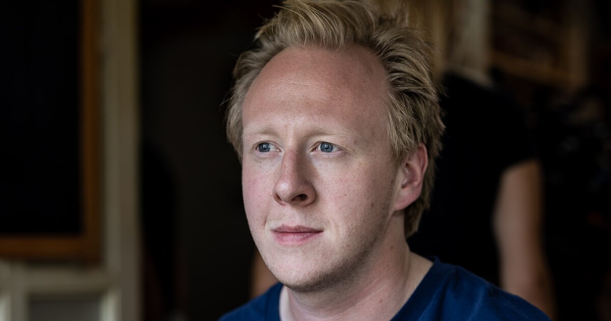 Český herec Štěpán Kozub překvapil fanoušky. Nechal se ostříhat dohola