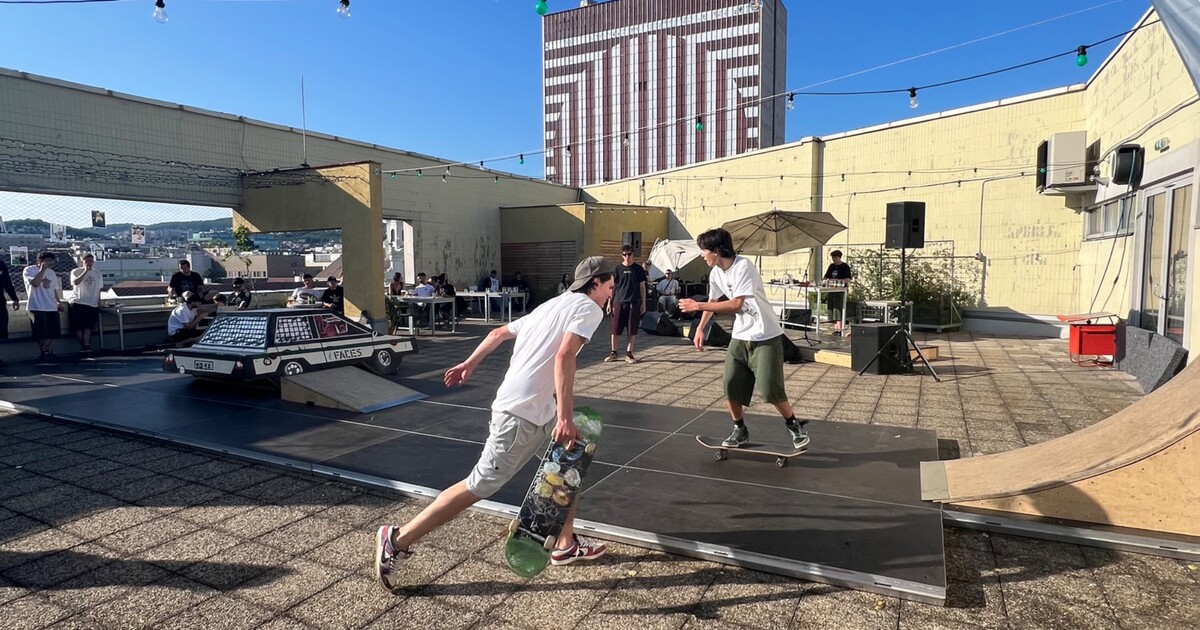 Bratislavská strecha sa zmenila na oázu skaterov. Takto vyzeral Faces x 1617 pop-up v Kácečku