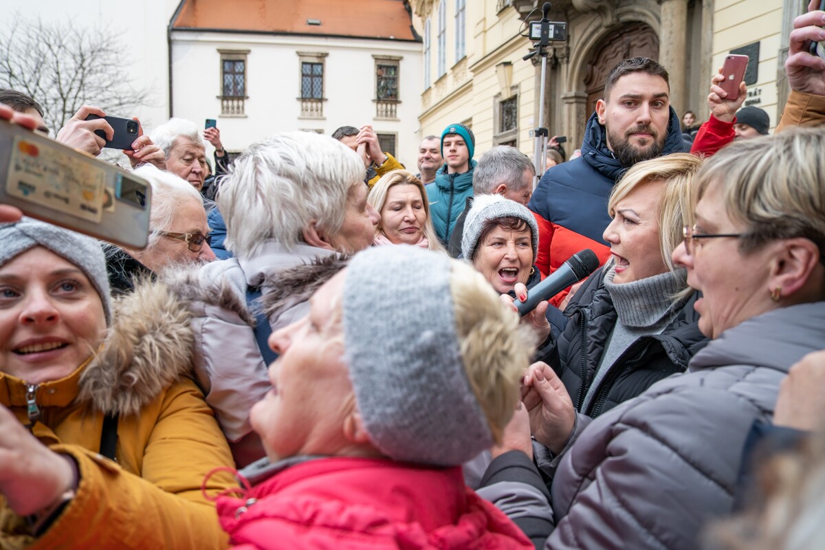 Alena Schillerová se setkává s fanoušky.