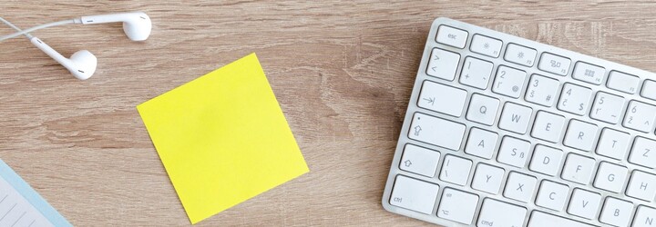 Téměř polovina Čechů používá sociální sítě. Oproti tomu přibližně čtvrtina domácností vůbec nedisponuje připojením k internetu