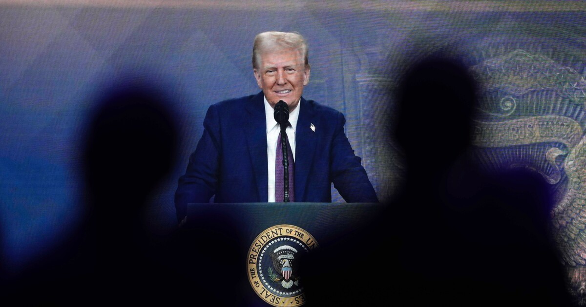 Trump zavedl cla na dovoz z Kanady, Mexika a Číny. Poplatky připravuje i pro Evropskou unii