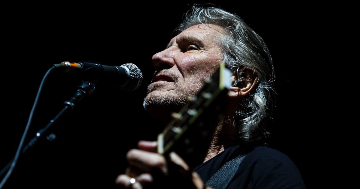 Roger Waters na koncertě oblékl nacistickou uniformu, stíhá ho policie