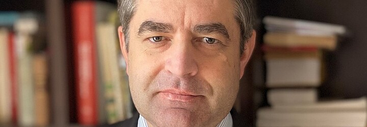 Čtyřletá holčička z Česka dojala ukrajinského velvyslance. Z kasičky poslala svých 100 korun na podporu Ukrajiny