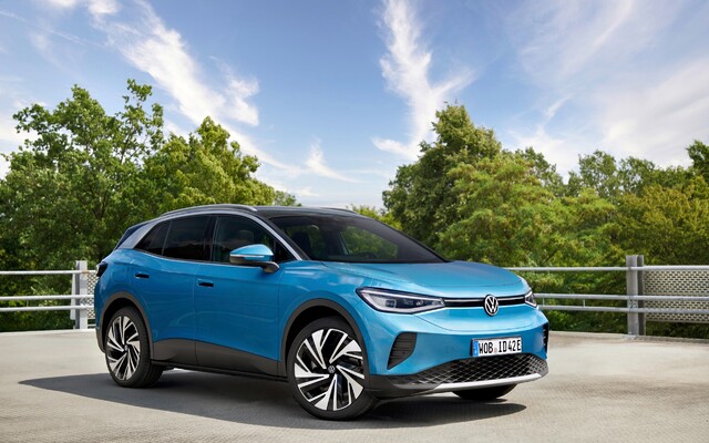 Vyšší výkon, väčší dojazd, rýchlejšie nabíjanie a nový infotainment. Volkswagen citeľne vylepšuje elektromobily ID.4 a ID.5