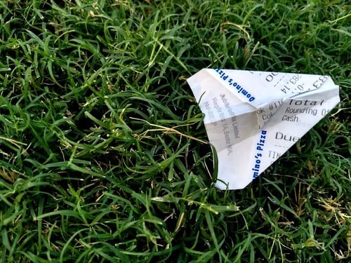 Kam bys vytřídil*a účtenku z termopapíru? (Je to papír s lesklejším povrchem, kde při poškrábání zůstane čára, a který se po zahřátí zbarví.)