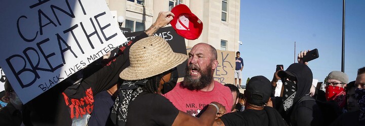 Demonstrace v USA se rozšířily už do 30 měst. Donald Trump se musel skrýt do bunkru