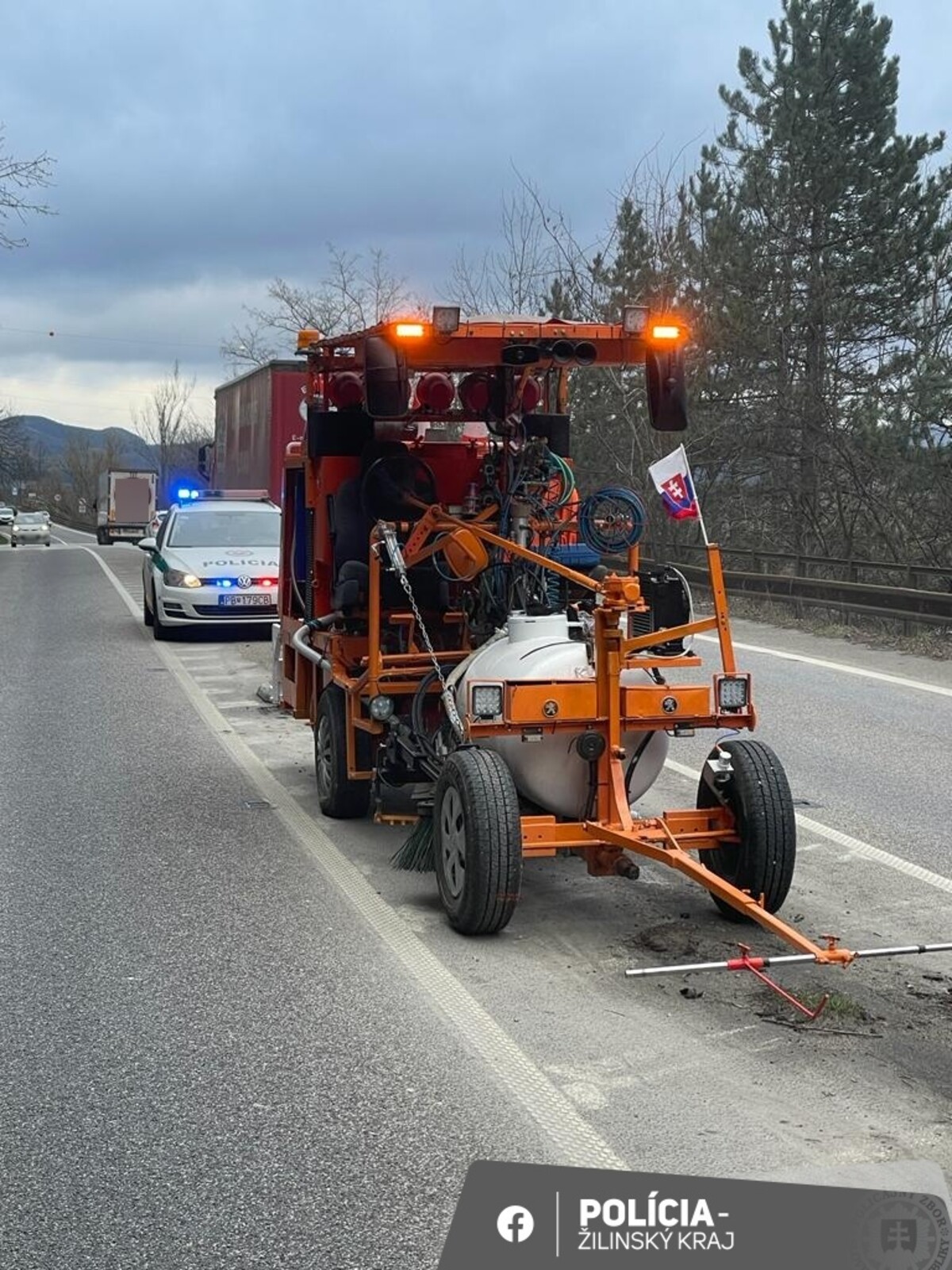 Aktuálne dopravné obmedzenie na ceste I/18 pod Strečnom.