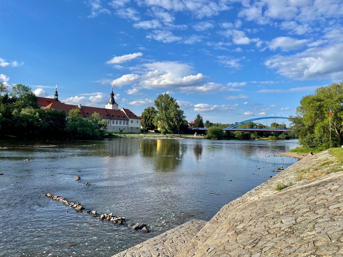 reka berounka koupani dobrichovice jez