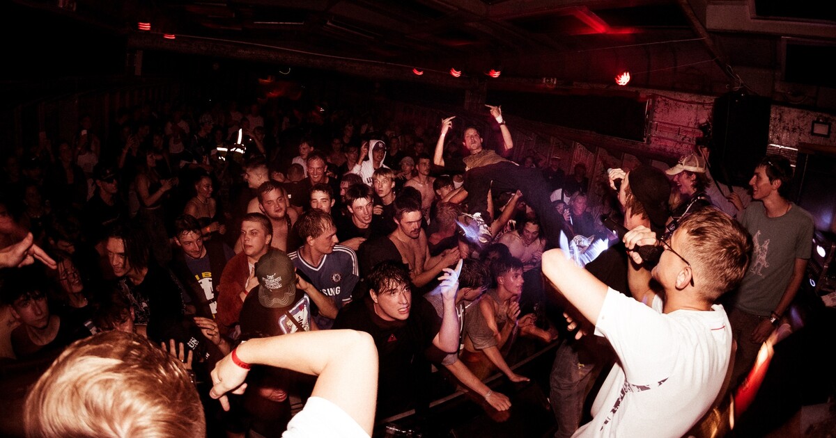 Na tohle MHD nepotřebuješ lítačku. Pražský underground rap povstane v čele s Hugem Toxxxem, Rohonym či Danzem Hunem