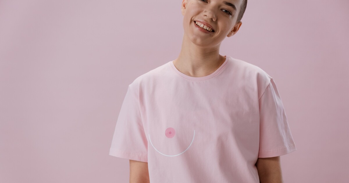 Zdarma tetuje ženy, které kvůli rakovině přišly o prsa. Pocit, že jsem někomu pomohla, je nejvíc, říká Tereza Pexová