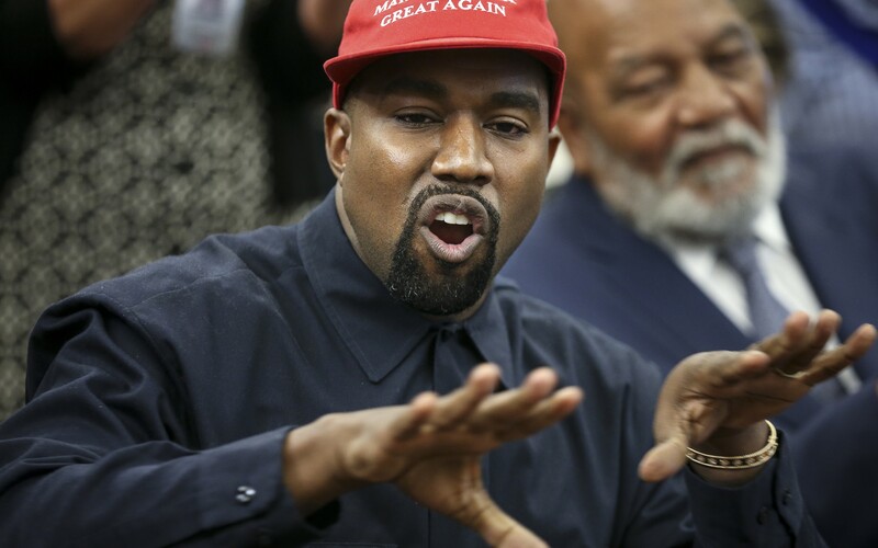 Kanye West: Celebrity jsou ve sporu s Kim Kardashian na mé straně, ale bojí se to říct nahlas, píší mi soukromě.