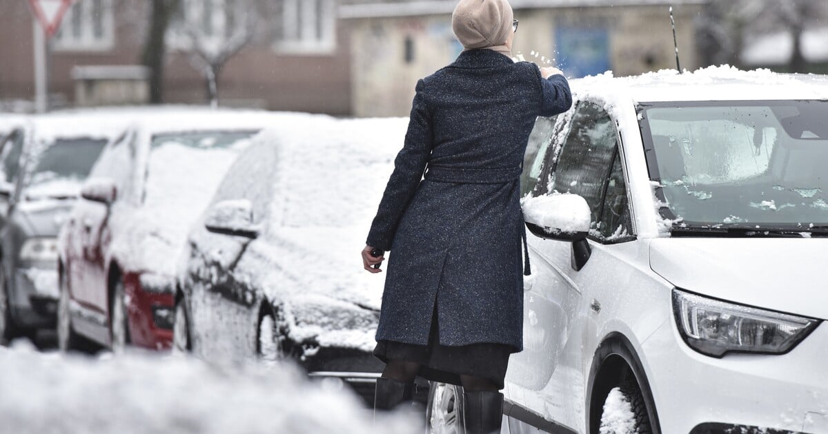 Západní Čechy zavalil sníh a zkomplikoval tak dopravu
