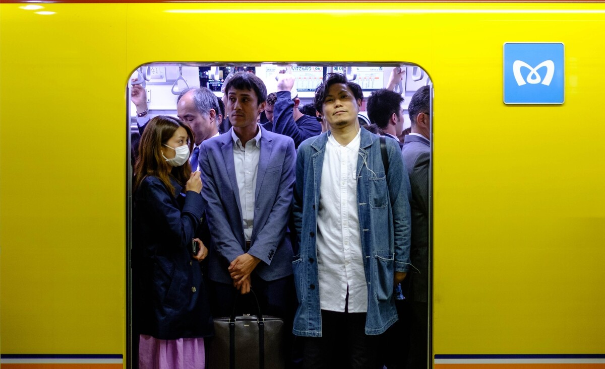 Dora ti poradí, na čo si dať v metre pozor. Sexuálne obťažovanie je v Tokiu veľmi bežné.