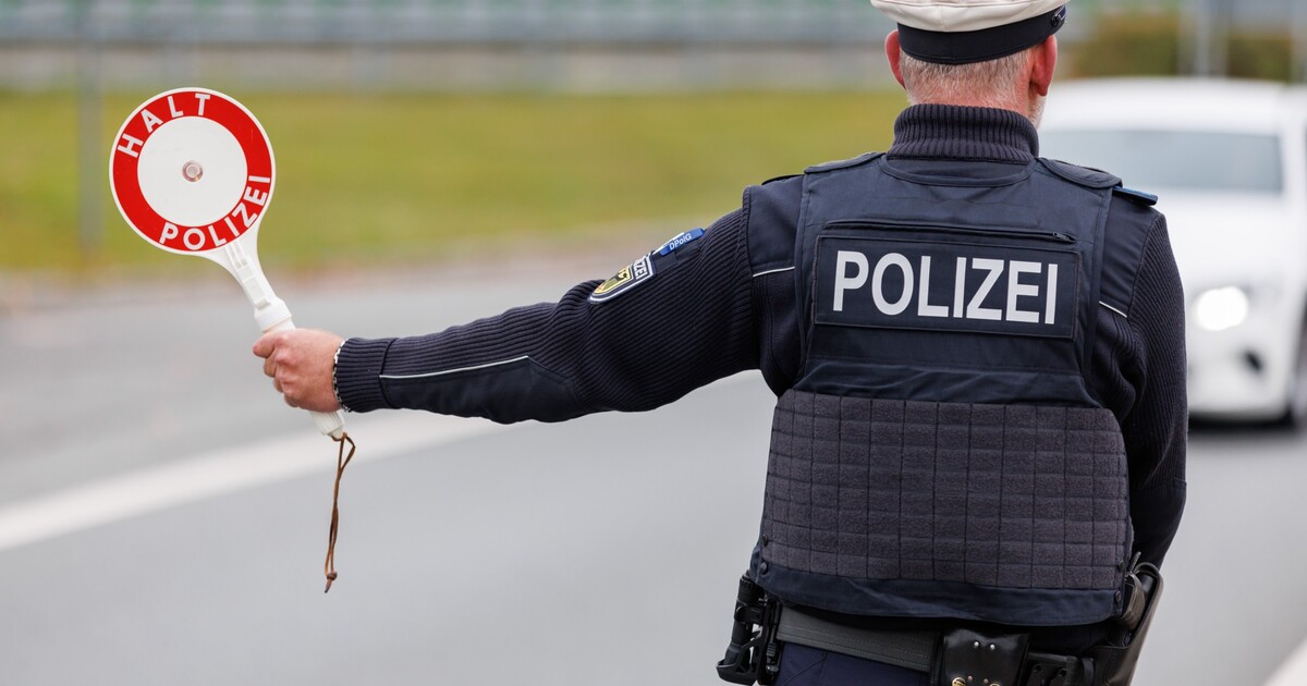 Tragédie v Rakousku: Matka přejela autem vlastní dítě. Utrpělo vážná zranění, kterým podlehlo