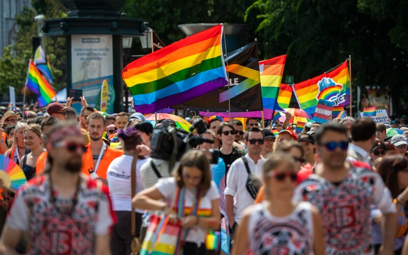 Prahou prošel průvod Prague Pride. Zúčastnilo se jej až 60 000 lidí.