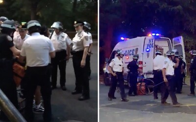 Video ukazuje, ako policajti v New Yorku zatkli aj kuriéra roznášajúceho jedlo. Pravdepodobne protiprávne