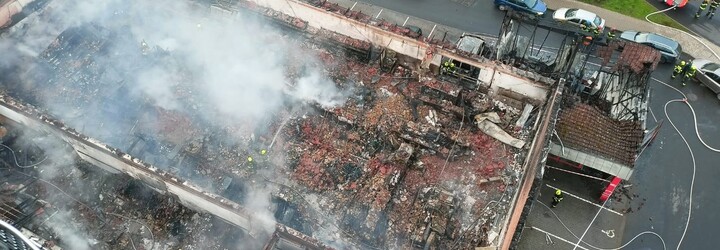 V Chodově na Sokolovsku shořela prodejna potravin. Platil třetí stupeň poplachu