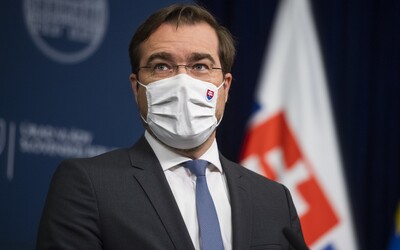 Očkovať sa tak skoro nebudeš. Podľa Krajčího prídu bežní občania na rad v lete či dokonca až na jeseň.