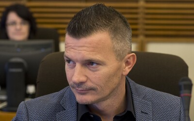 Vila exministra Jána Počiatka stála 3 200 000 €. Zavolajte mu, či si ju mohol dovoliť, vyhlásil Fico.