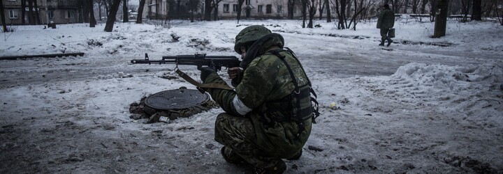 Rusko zhromaždilo pri hraniciach s Ukrajinou vyše 94 000 vojakov, tvrdí minister obrany Reznikov. Eskaláciu očakáva v januári