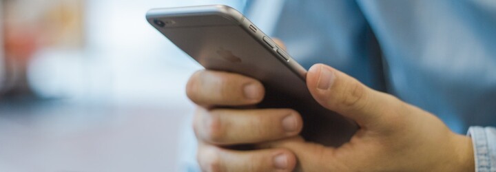 Experti tvrdí, že Apple schválně zpomaluje starší iPhony. Namísto výměny baterie má firma vytvářet iluzi, že je třeba koupit nový mobil