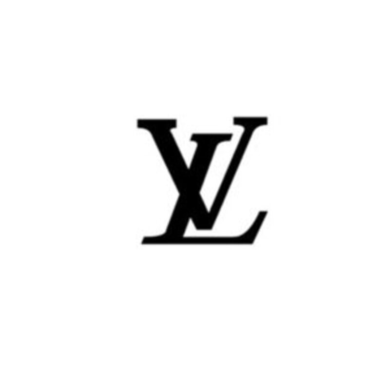 Který návrhář byl kreativním ředitelem módního domu Louis Vuitton od roku 1997 do roku 2014, kdy začal pracovat jen pod vlastní značkou?
