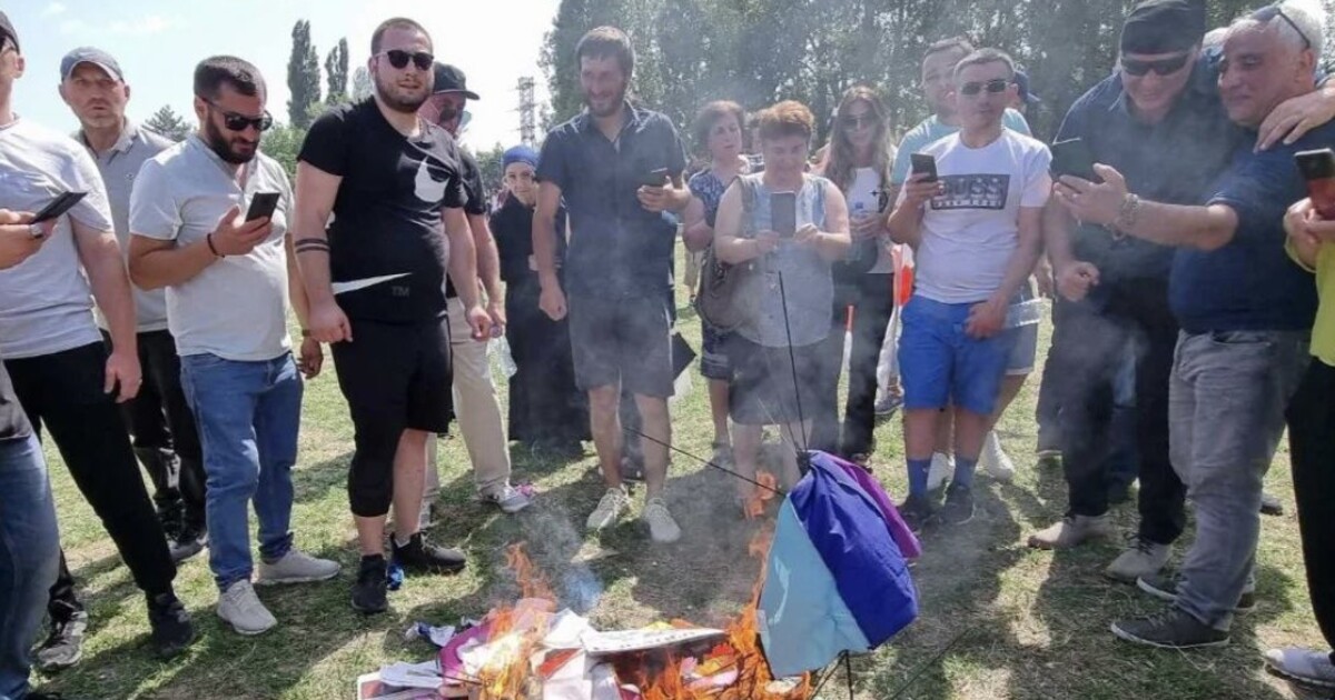 Komentář: Genderovou ideologii si lidi vymysleli, aby mohli rozkopávat piety zavražděných teenagerů