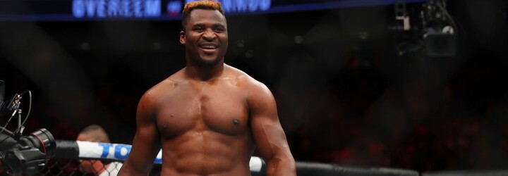 Šampion těžké váhy UFC se chce pobít v boxu s Tysonem Furym nebo Deontayem Wilderem