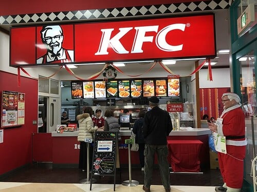 KFC namiesto tradičného jedla na Štedrý deň? V ktorej krajine sa dodržuje táto tradícia?