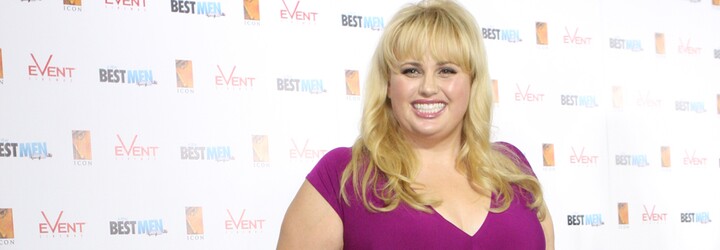 Novinář donutil herečku Rebel Wilson „vyoutovat“ se