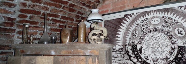 Videli sme klietku, kde väznili „posadnutých“ ľudí a opilcov. Je ukrytá v labyrinte 7 metrov pod zemou (Rozhovor)