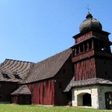 V ktorom slovenskom meste bol vysvätený prvý kostol?