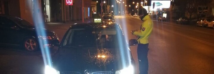 9 ľudí v aute a opitý šofér. Policajti v Trnavskom kraji opäť riešili nezvyčajný dopravný prípad