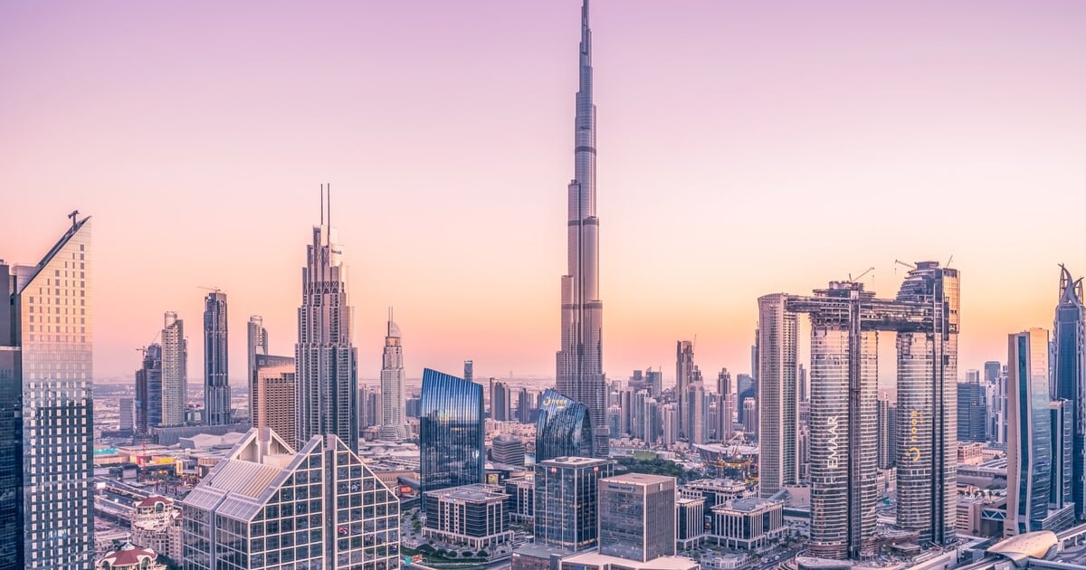 AKTUÁLNĚ: V Dubaji se ráno ozvaly další exploze. Letiště přerušila provoz, íránský prezident se omluvil