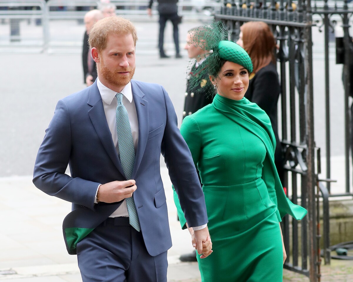 Meghan a Harry dostali pozvánku na korunováciu kráľa Karola III. Vieme, či sa zúčastnia v plnom počte.