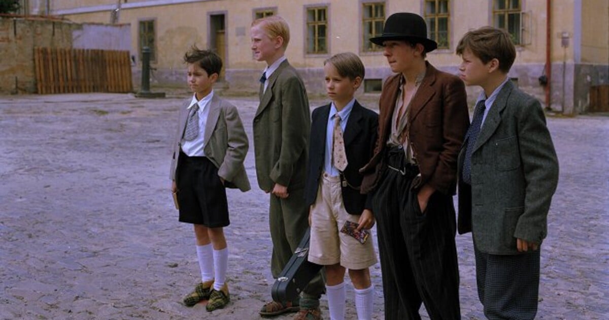 KVÍZ: Brý den, jmenuji se Petr Bajza. Jak dobře znáš seriál Bylo nás pět?