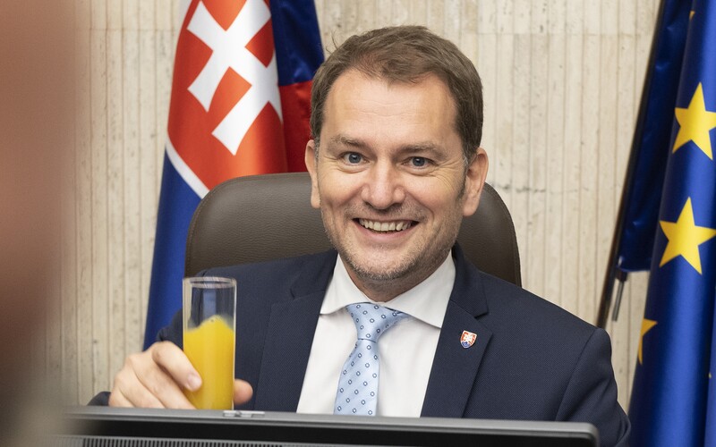 Igor Matovič opäť prská na Facebooku. Posiela kritikov, ktorí obviňujú Borisa Kollára z podvodov, radšej maľovať ploty?