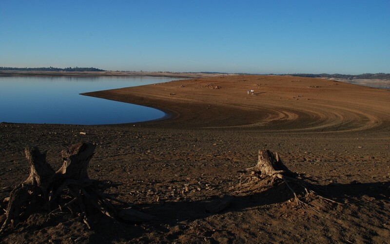 Jižní Kalifornie bojuje s historickým suchem, nová vyhláška omezí 6 milionům lidí používání vody.