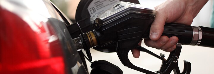 Cena benzinu opět roste, za litr v průměru zaplatíš 39 korun