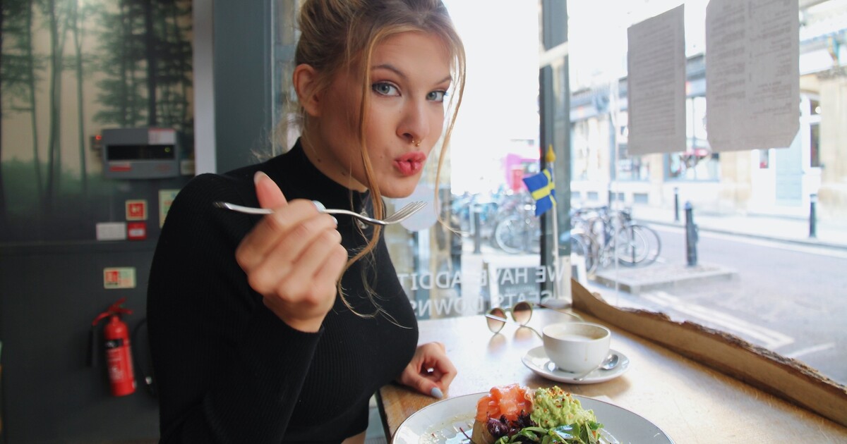 Chceš ušetřit za jídlo, ale nemáš čas vařit? 6 tipů, jak jíst levněji a nemuset se omezovat