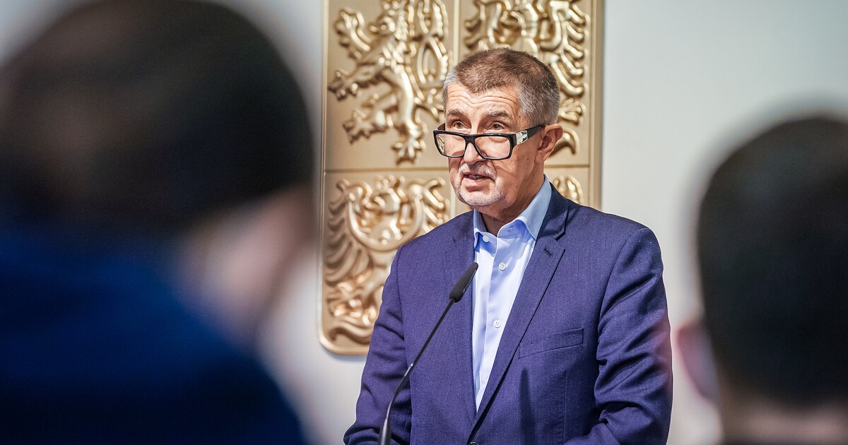 Babiš a Fiala se střetli v televizní debatě. Obviňovali se ze zavinění inflace a hádali se o rozpočtu