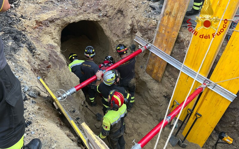 Lupiči v Ríme si zavolali políciu, keď sa na nich zrútil ich vlastný tunel. Chceli sa dostať do trezora blízkej banky