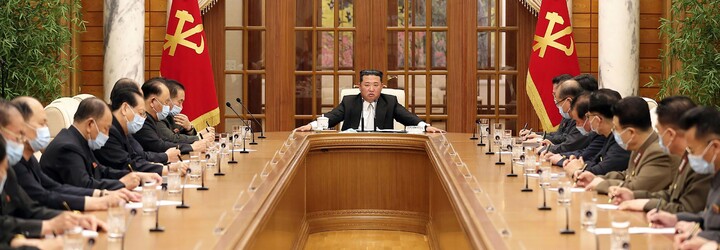 Severní Korea má už zřejmě přes milion nakažených koronavirem, s distribucí léků musí pomoci armáda
