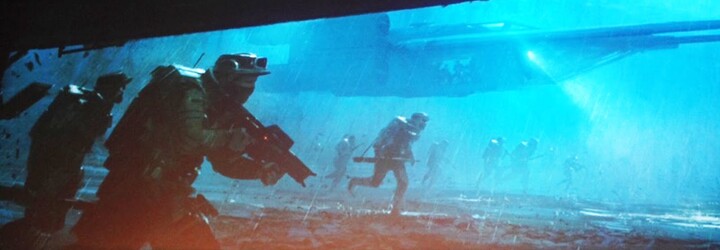 Bezvládne telá Stormtrooperov a zrútená vesmírna loď na fotkách z natáčania Star Wars: Rogue One