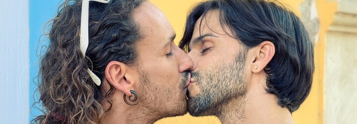 Jakuba zbili, protože mluvil o svém příteli. LGBT+ komunita čelí denně útokům, až 91 % jich ale zůstává nenahlášeno (Rozhovor)